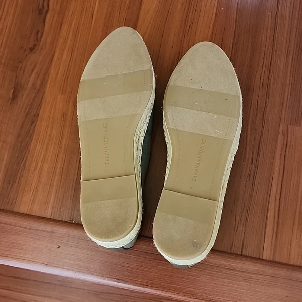 Banana Republic Olive Green Espadrille Flats